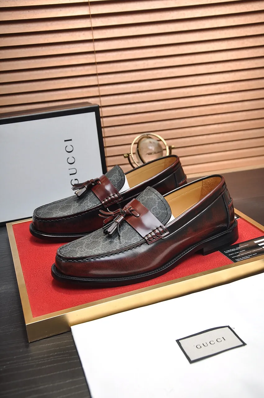 Men's shoes💰560💶Italy's top luxury men's shoe giant (GUCCI) (Gucci) (full cowhide lining) new arrival🍃Original European style🔰 Pleasant to the eye😍In order to make the shoes more durable and non-deformable🌀The production continues to follow traditional methods but there is still no lack of innovation💪Choose original sheepskin for the leather♻️ Smooth and natural And extra bright ⭐Made of imported cowhide, the first choice of rich people 38-45 (45 customized)